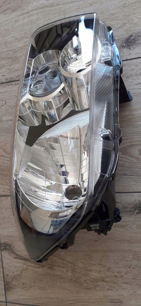 фото №2, Suzuki celerio 2014 - фара перед правый led