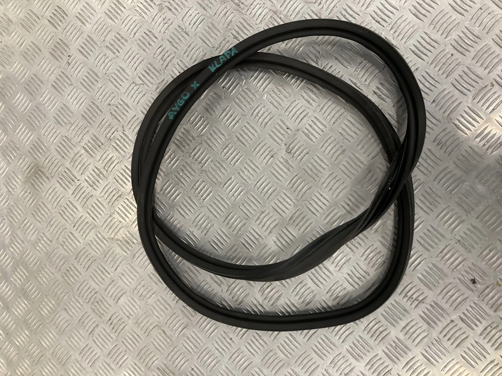 фото №1, Прокладка багажника toyota aygo x 22-