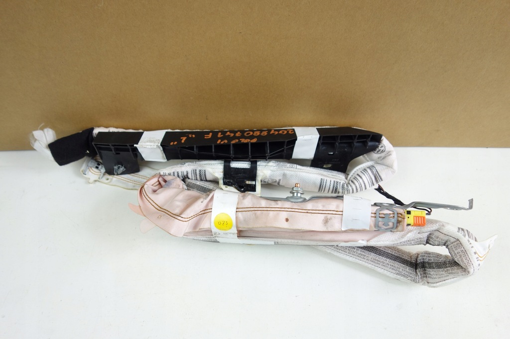 фото №1, Шторка безопасности volkswagen оригинальный номер 2g4880741f