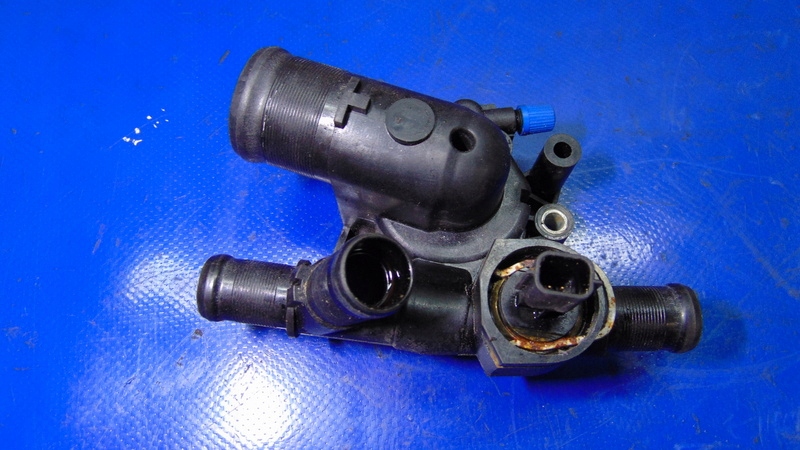 фото №1, Корпус термостата 2.0dci vivaro trafic primaster