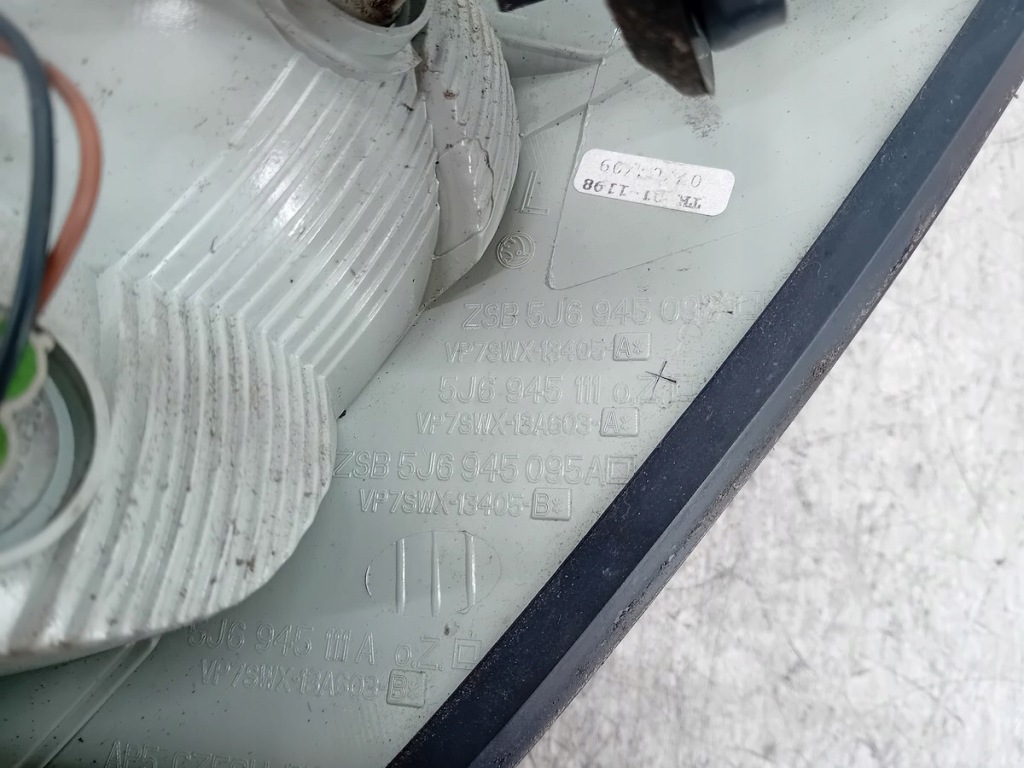 фото №7, Лампы задняя комплект skoda fabia ii 5j6945096 5j6945095 kombi