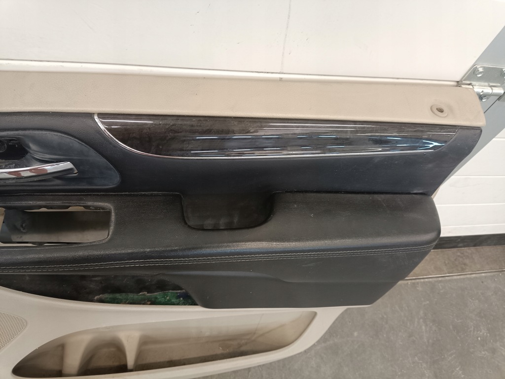 фото №10, Chrysler town country обшивка дверь перед обивка