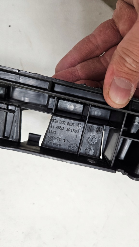 фото №8, Напрямна бампера задня vw golf vii 7 5q6807863c