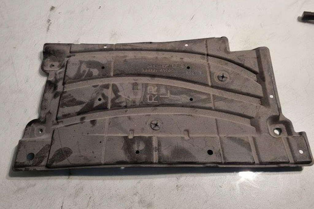 фото №7, Задняя средняя защита подвеска toyota prius _w3_ 5816847020 1.8l hybrid