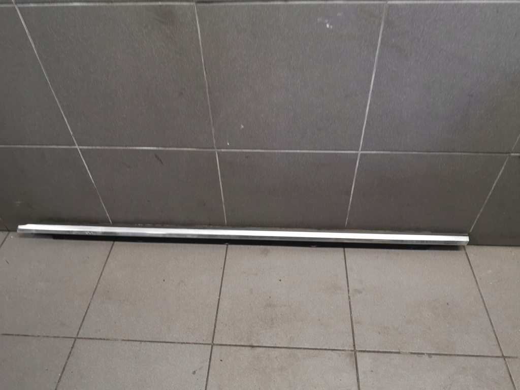 фото №1, Молдинг ущільнювач лівий перед a8 d3 4e0853283c