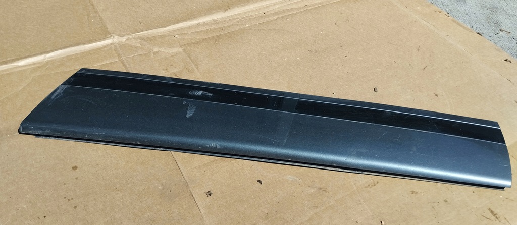 фото №1, Молдинг двері правий перед права range rover velar l560 j8a2-21064-b