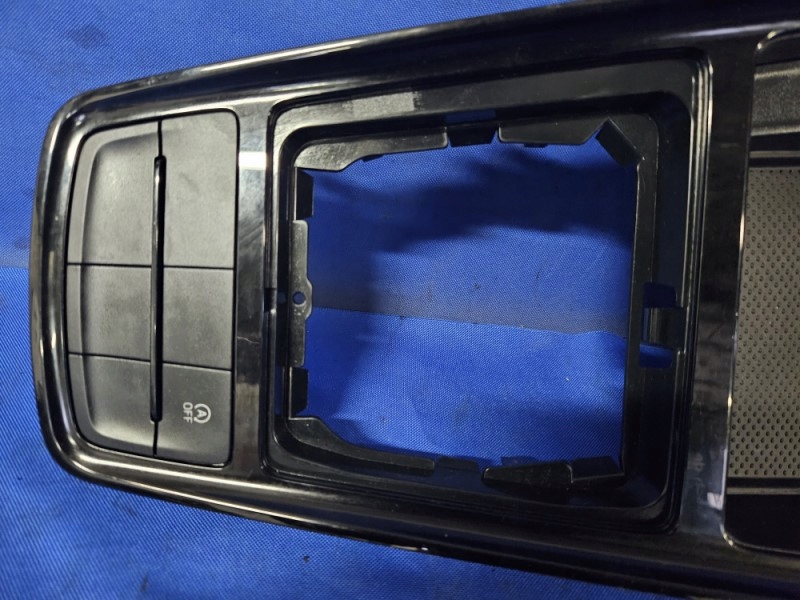 фото №4, Рамка туннель средний разъём port usb skoda kamiq