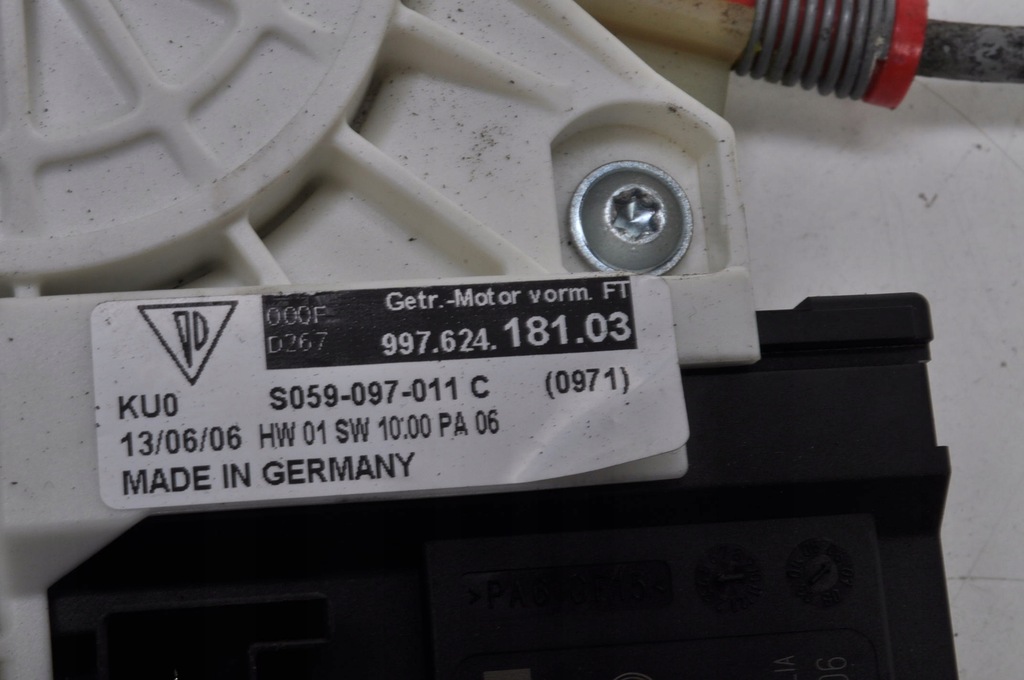 фото №6, Porsche 911 997 подъемник стекло правый перед 3d 99754207601 99762418103