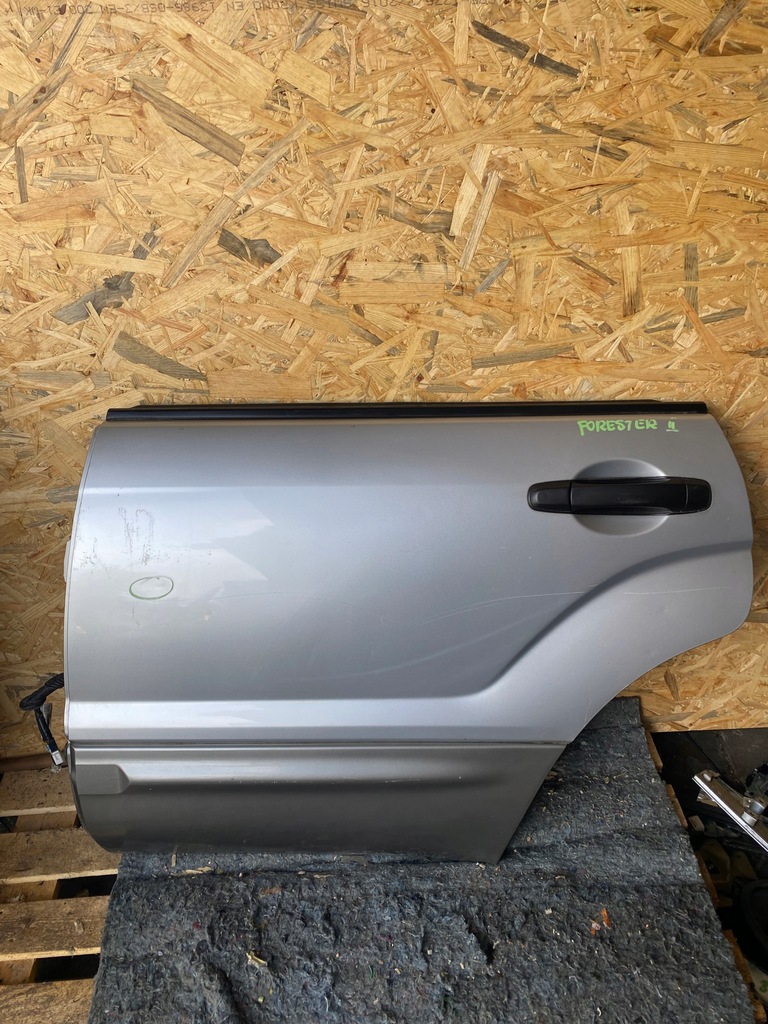 фото №1, Дверь задняя левая subaru forester ii sg 02-06 серебристый молдинг