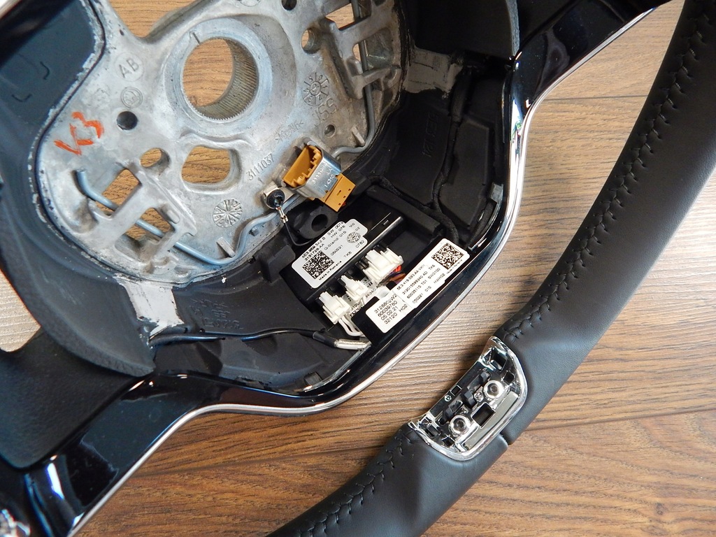 фото №9, Skoda kamiq karoq - воздуховод кожа oryg ładna