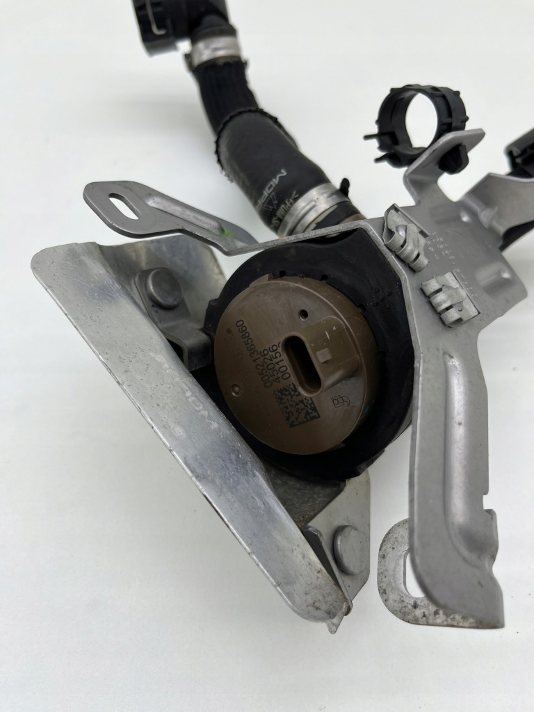 Jeep compass 2 дополнительная насос воды пабтрубок  радиатора 52116107 521365860 Недорого