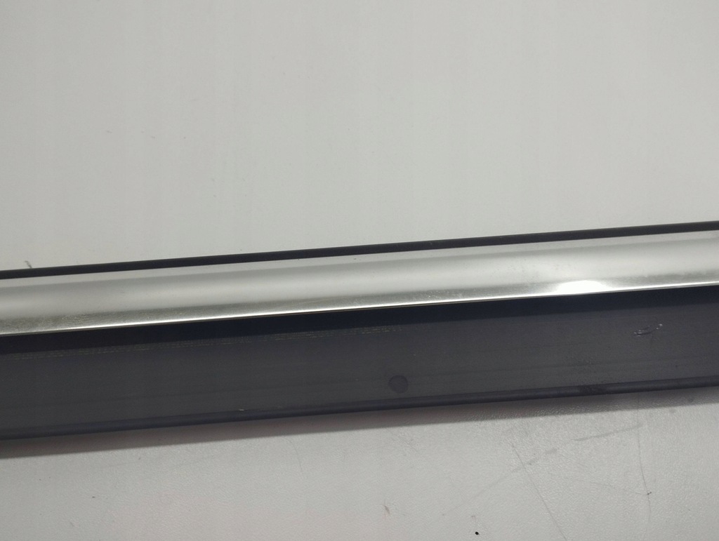 фото №8, Audi a7 s7 4g ліва сторона молдинг прокладка скло двері задніх