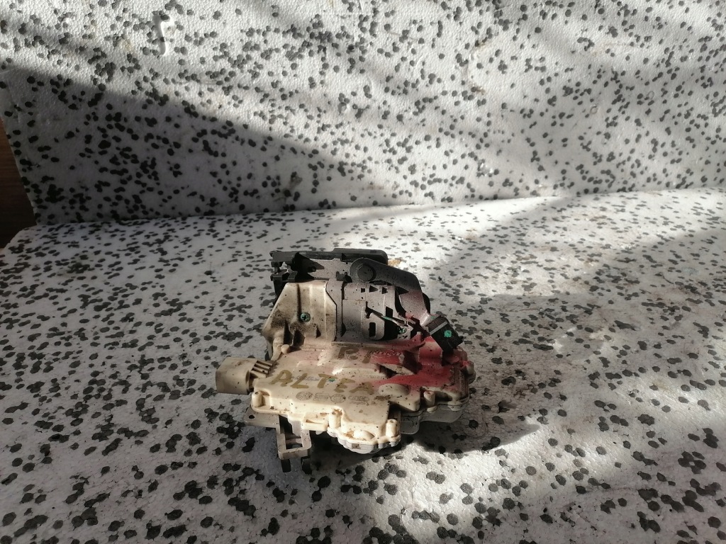 фото №1, Замок двері правий задня seat altea 5p0839012