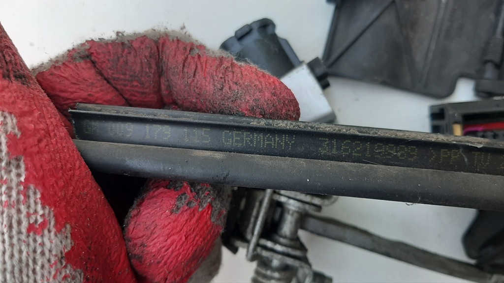 фото №5, Молдинг ущільнювач скло права задня opel meriva a