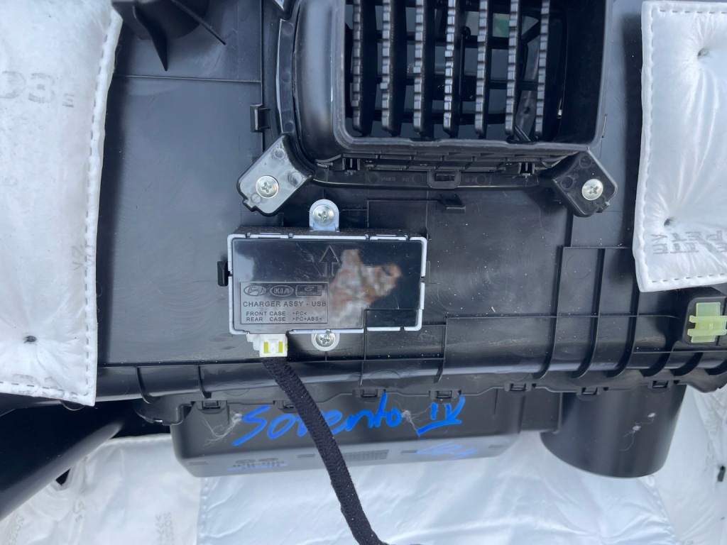 фото №14, Kia sorento iv 7 осіб обшивка багажника лівий 85730-p2200 правий 85740-p2200