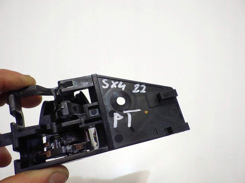 фото №3, Sx4 s cross 2022 n.model ручка внутренняя задняя