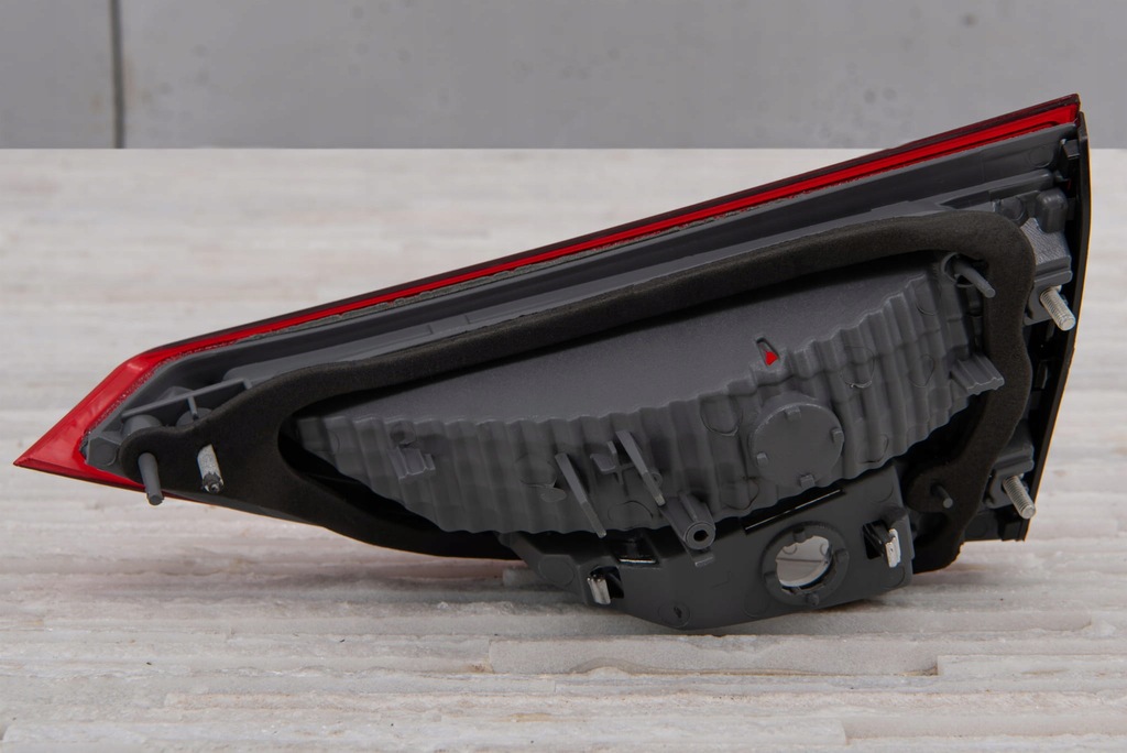 фото №10, Hyundai elantra v md 2010-2013 лампа кришки задній ліва 924033x010