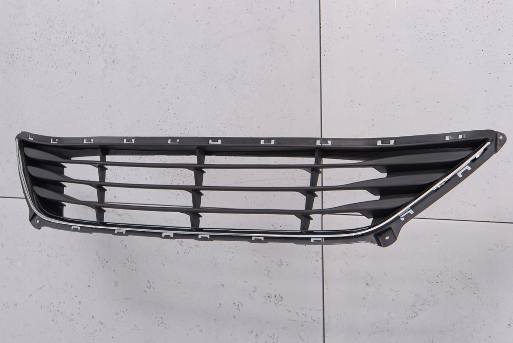 фото №7, Hyundai elantra v md 2013-2015 решётка бампера средняя 865603x700