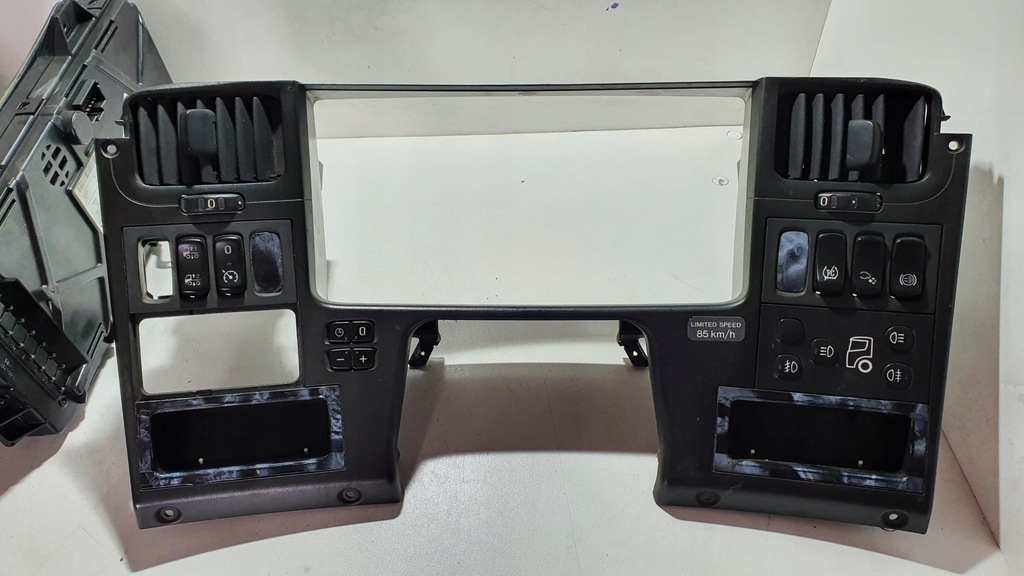 фото №1, Рамка панель корпус спидометра приборы scania r 1728037