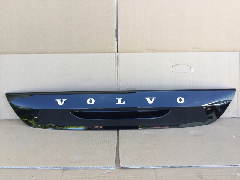 фото №1, Volvo v40 xc40 накладка задній кришки кришка багажника задня