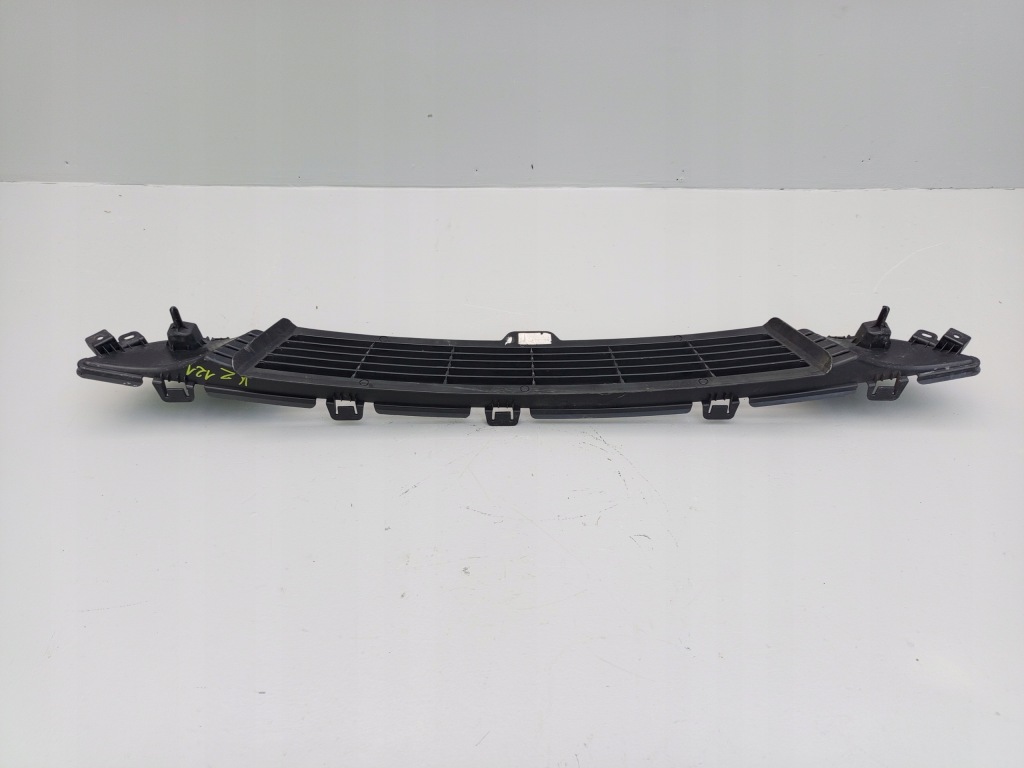 Купить Tesla model y 2020- решётка средняя бампера перед 1493759-00-a ÷