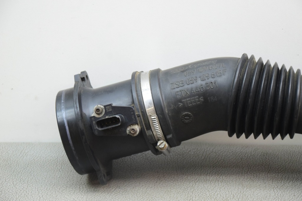 фото №1, Пабтрубок  воздуха audi a5 sportback 8ta 059129627l 2.7l дизель 140kw 2011