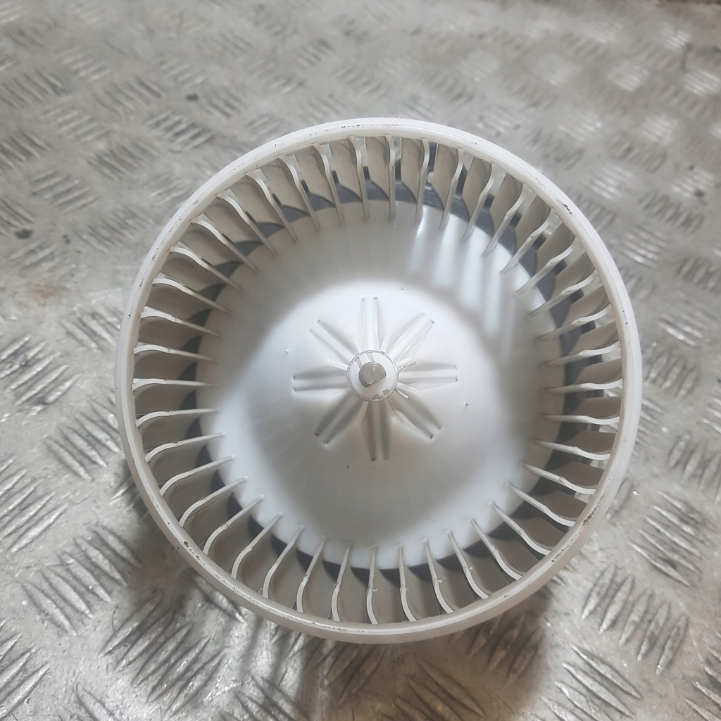 фото №1, Вентилятор обдув toyota avensis 2 194000