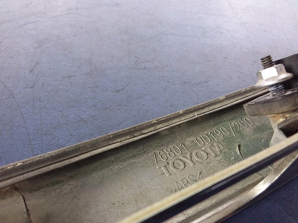 фото №4, Toyota yaris iii накладка мікровимикач кришки багажника