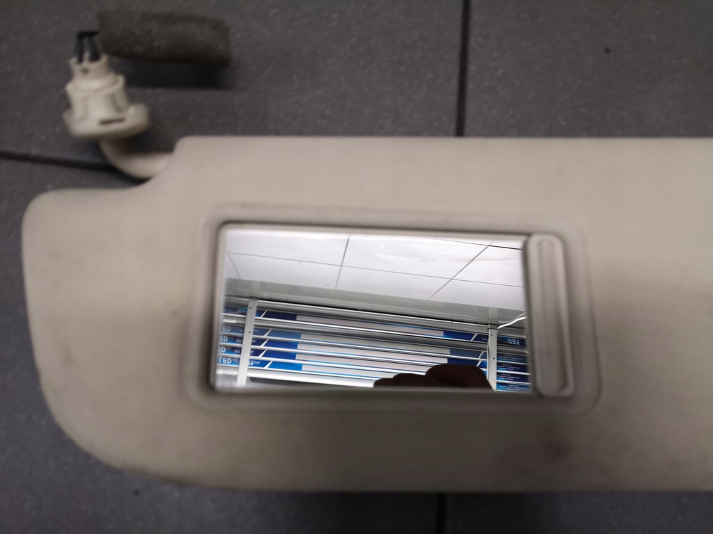 фото №8, Козирок захист світла кремовий audi a8 d3 ліва