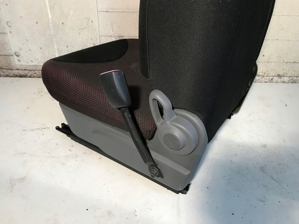 фото №8, Сиденье правый пассажира toyota aygo i 5d lift 08-12 красный образец europa