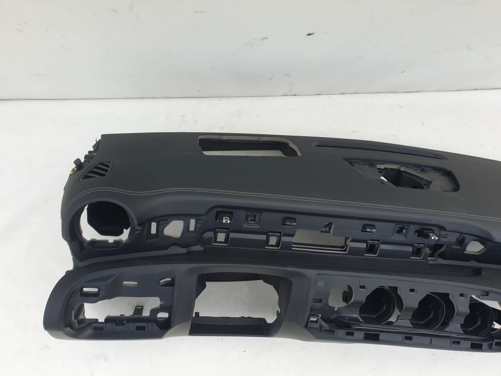 Mercedes a-klasa w177 amg 18- приборная панель панель  перед a1776805902 с Разборки