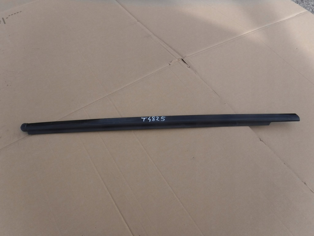 фото №1, Молдинг уплотнитель правый перед mercedes ml w164