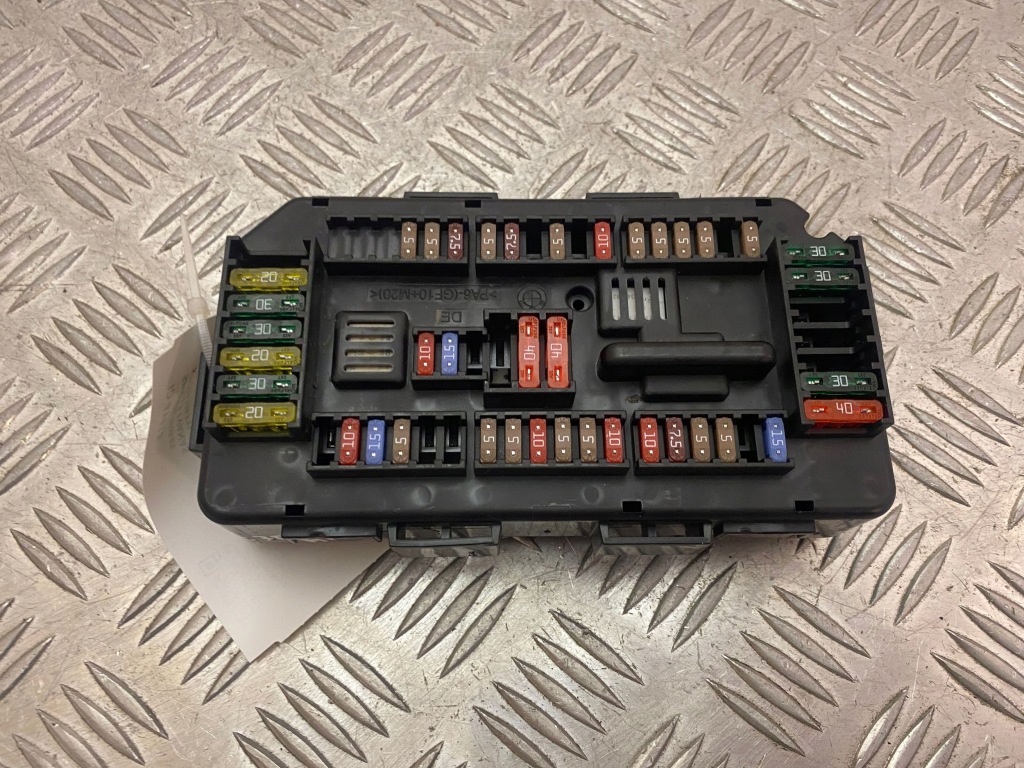 фото №1, Bmw 3 f30 f35 f31 2013 рамка / модуль предохранителей 9337879