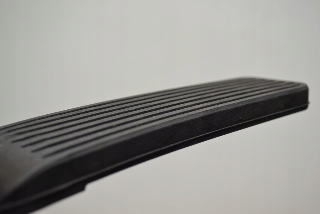 фото №7, Mercedes r129 sl накладка педалі газу гумовий елемент