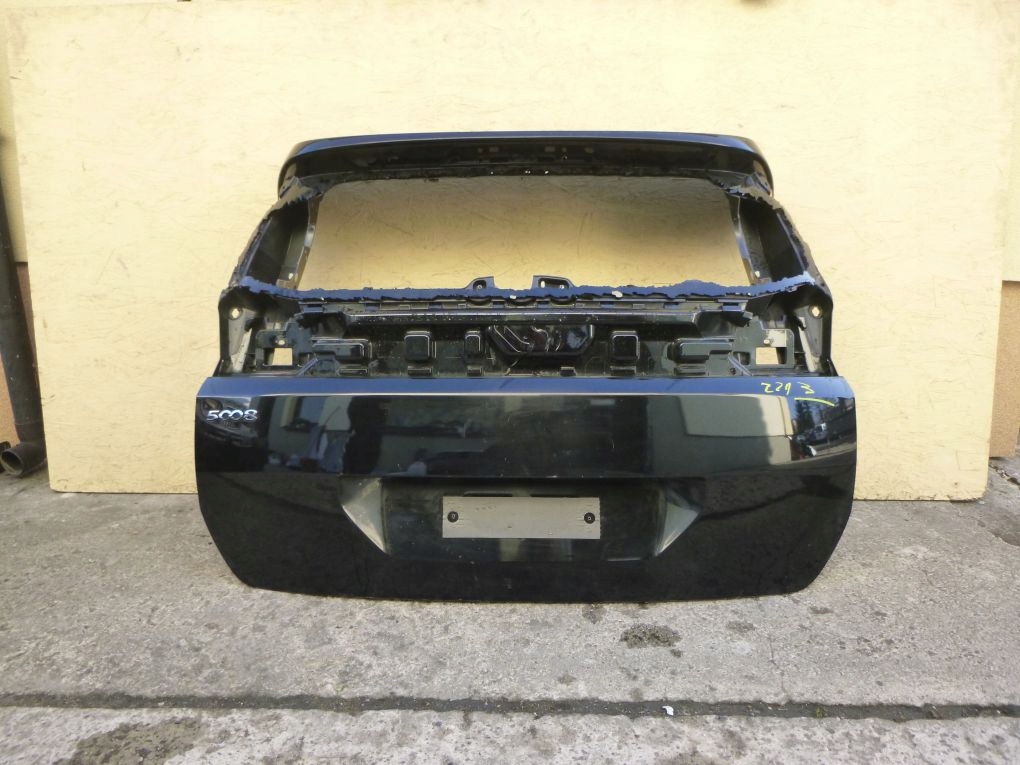 фото №1, Peugeot 5008 p87 16- крышка багажника задняя