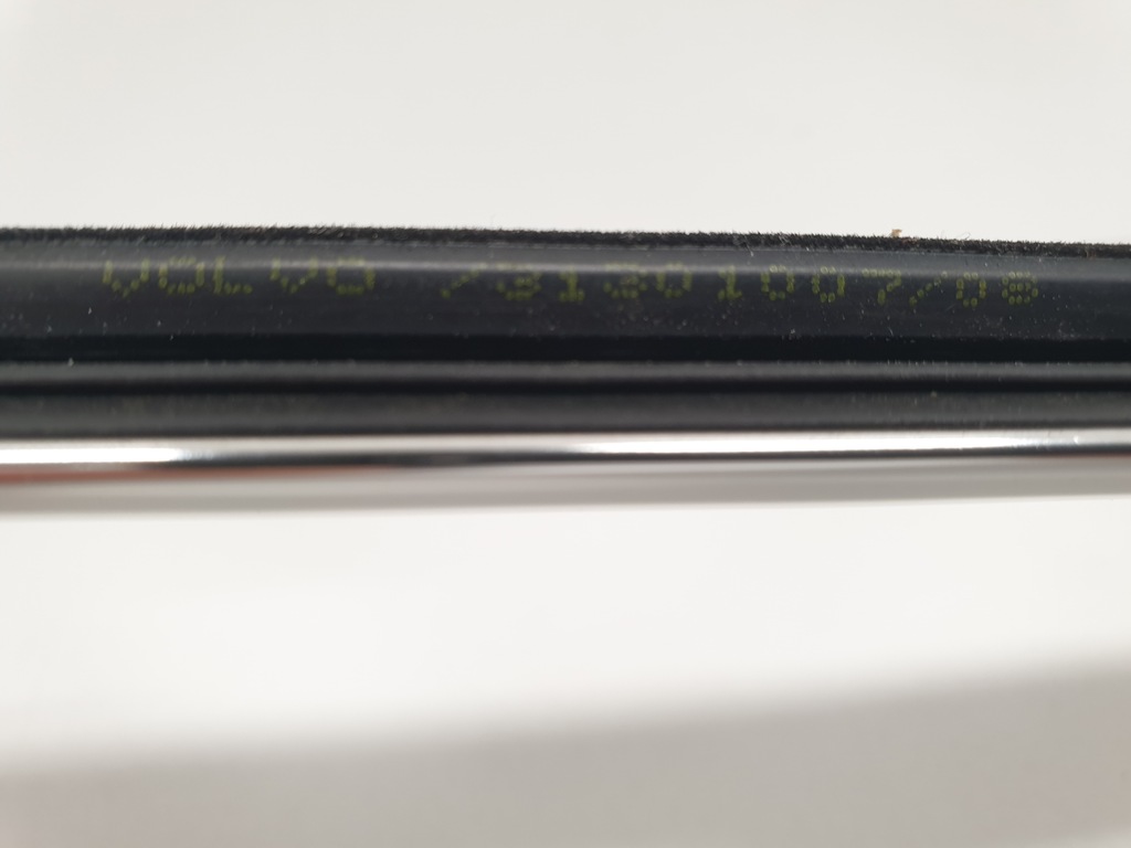 фото №10, Volvo молдинг уплотнитель стекло 31301007/08