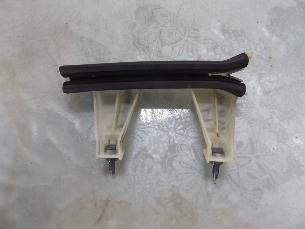 фото №1, C4 i grand picasso направляющая окон левый задняя