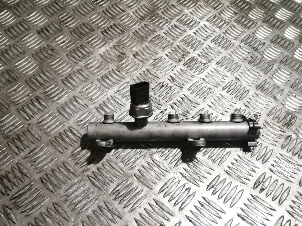 фото №2, Молдинг впрыскная 3.0tdi asb audi a4 b7 a6 c6 059130089ab