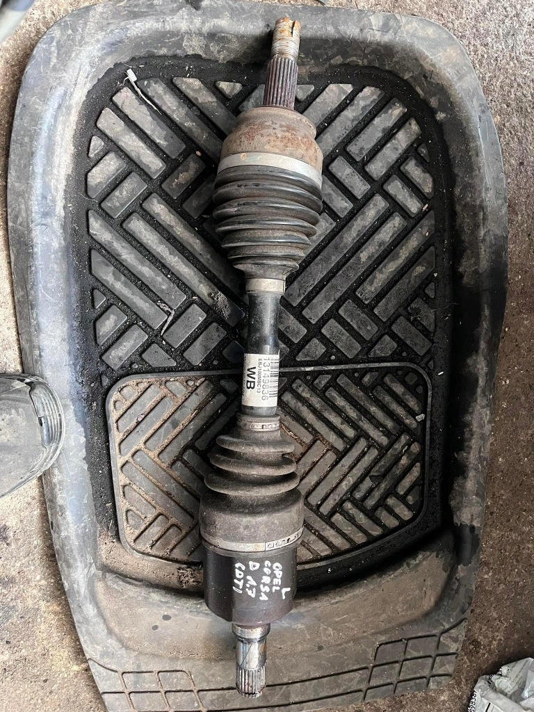 Купити Привідний вал ліва шрус  opel corsa d 1.7cdti 13149836