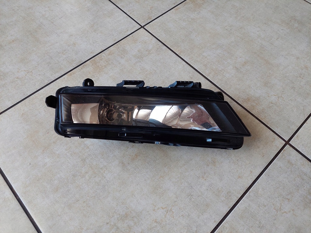 фото №1, Противотуманная фара --- skoda octavia iii - lift - 5e0