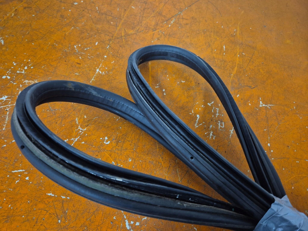 Peugeot 107 05-08 прокладка кришки багажника задній задня Недорого