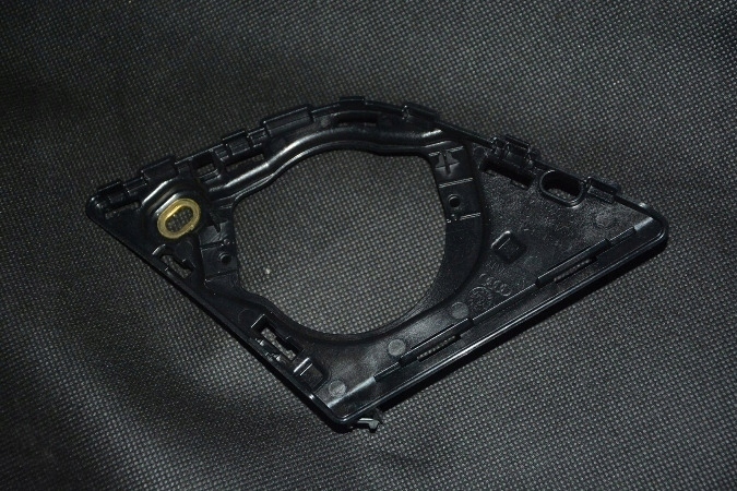 фото №1, Кронштейн кронштейн правый audi q7 4m0035428