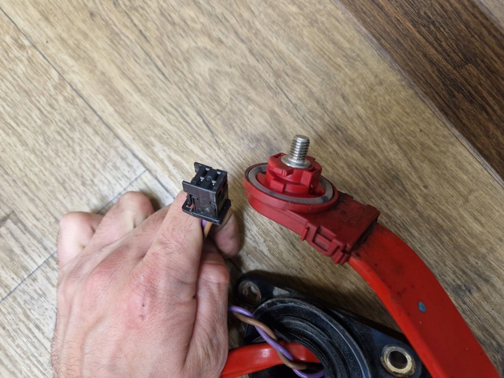 Bmw f07 5 gt кабель шланг плюсовой аккумулятор podpodłogowy 9150984 9150982 с Разборки