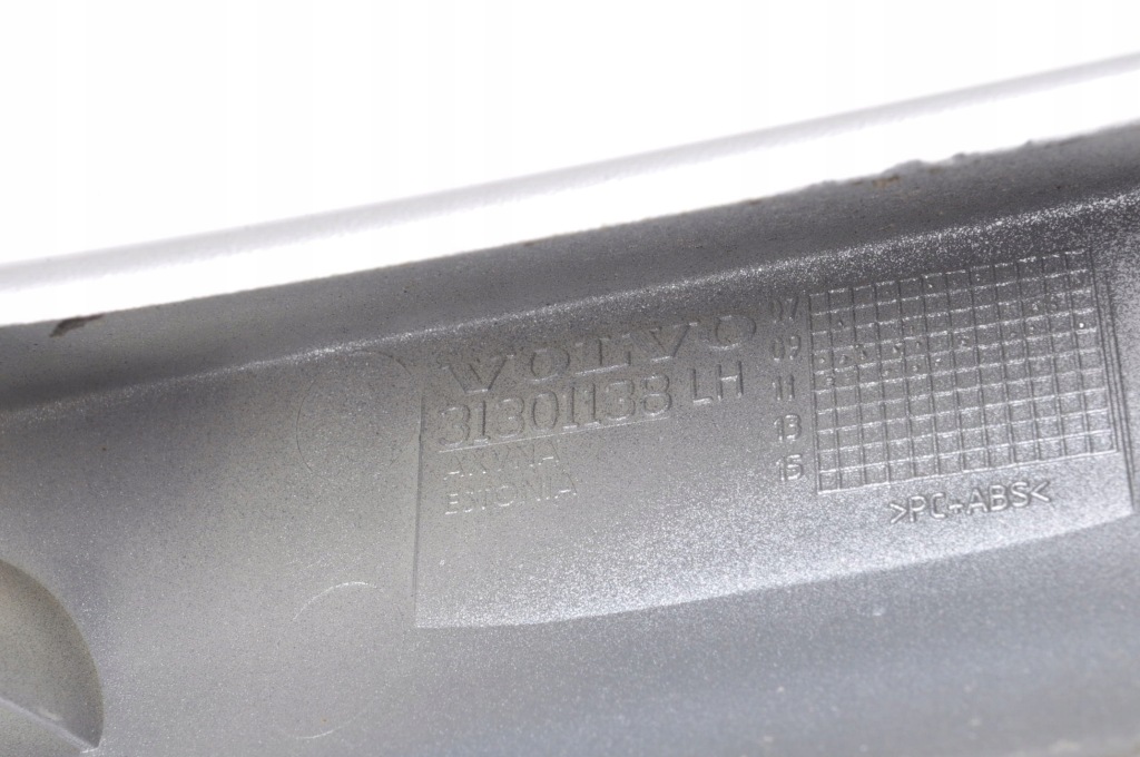 Volvo v50 заглушка рейлінг ліве задні 31353021 31301138 Недорого