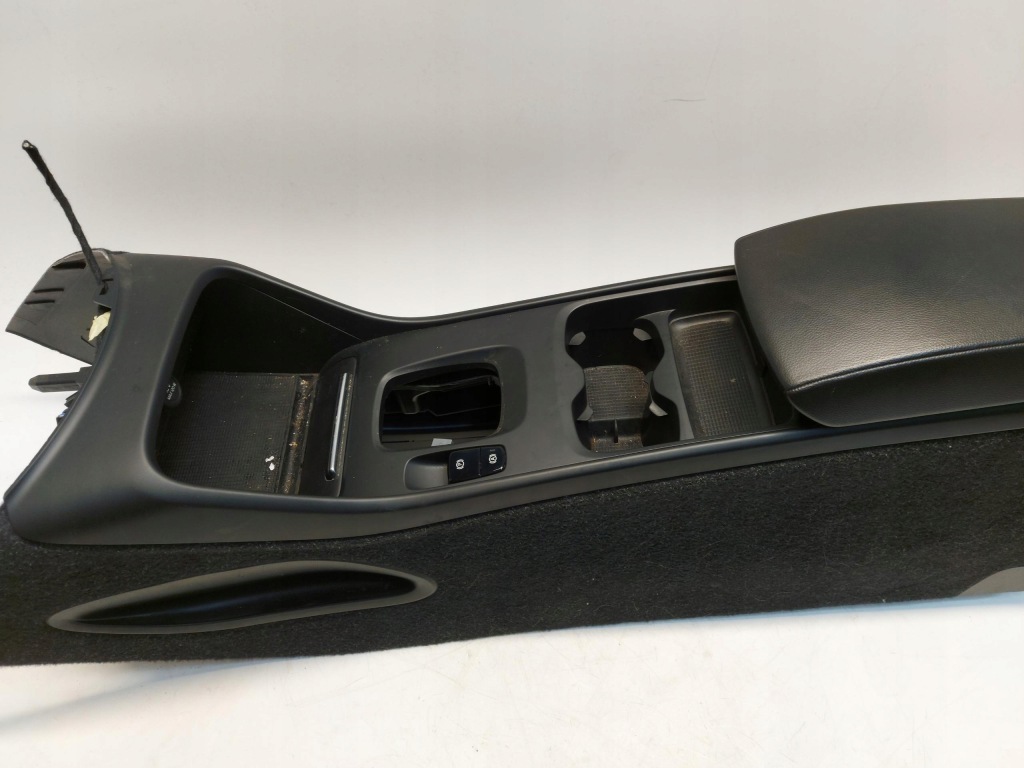 Volvo xc40 d4 тунель підлокітник середній оригінал Зі Шроту