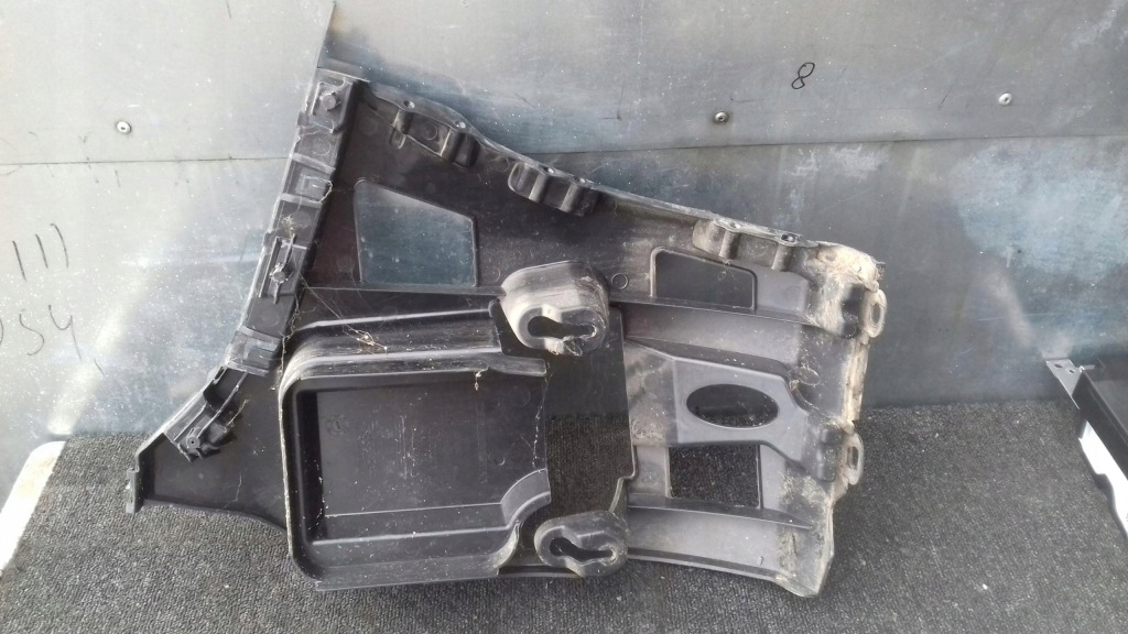 Напрямна бампера лівий задня 7371753 bmw f20 lift Доставка