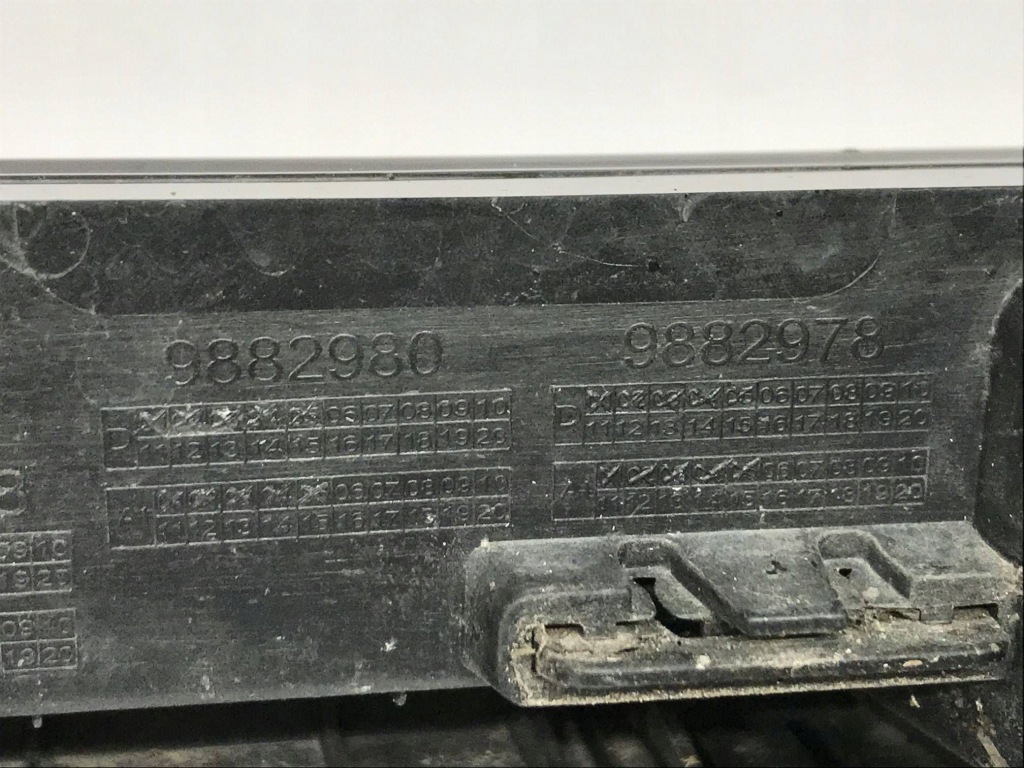 Bmw xm решітка декоративна права 9882980 9882978 5a591c8 Оригінал