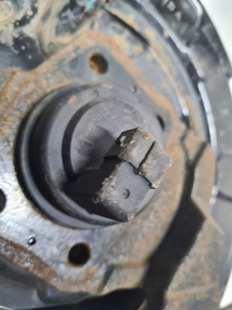 фото №8, Hyundai i20 i lift поворотный кулак ступица правый задняя 2012-14r