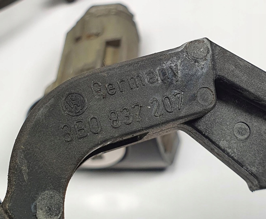 фото №8, Ручка дверь левая lz9v audi tt 8n 3b0837207