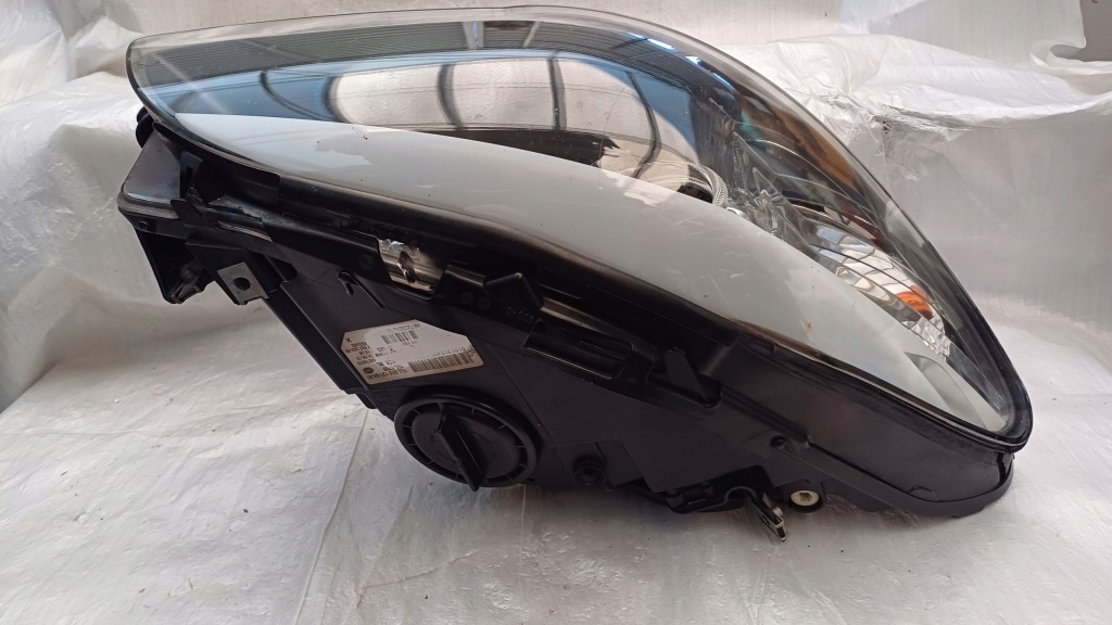 Лампа правий hella bmw 5 f10/f11 , 12.09-06.13 720324208 оригінал європа права Зі Шроту